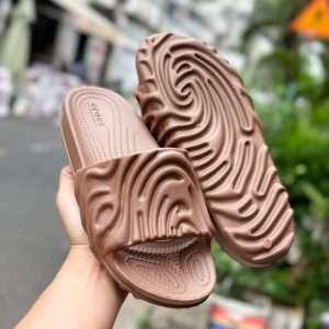 Mixed crocs on wholesale deals(MOQ 30 above)