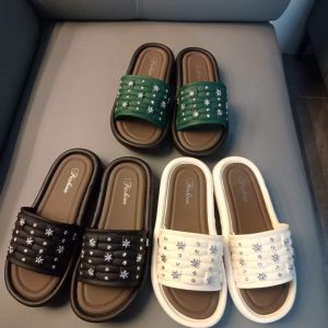 Women's sandal(MOQ 15) Wholesale deals