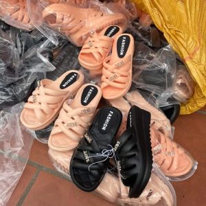 Women high heel (MOQ 20) Wholesale deals