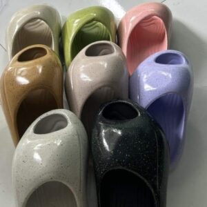 Fashion Korean crocs ladies(MOQ 20 above) Wholesale deals Only