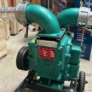 Pump head for sucking thick sludge