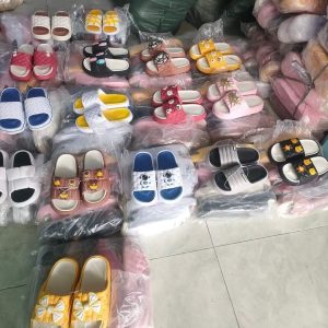 Unisex slide crocs(MOQ 20 above) Wholesale deals