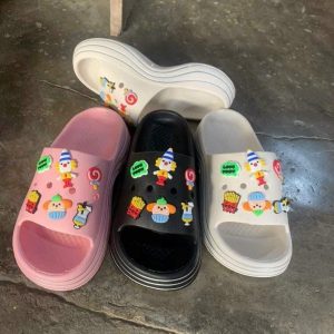 Female crocs mixe(MOQ 20) Wholesale deals