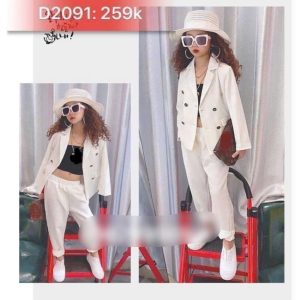 Detailed suit for female kids