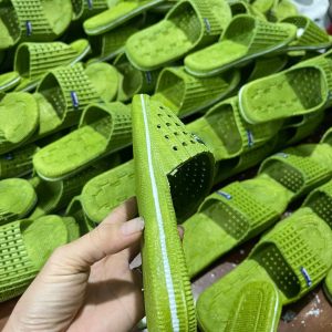 Quality Flexible bathroom slippers